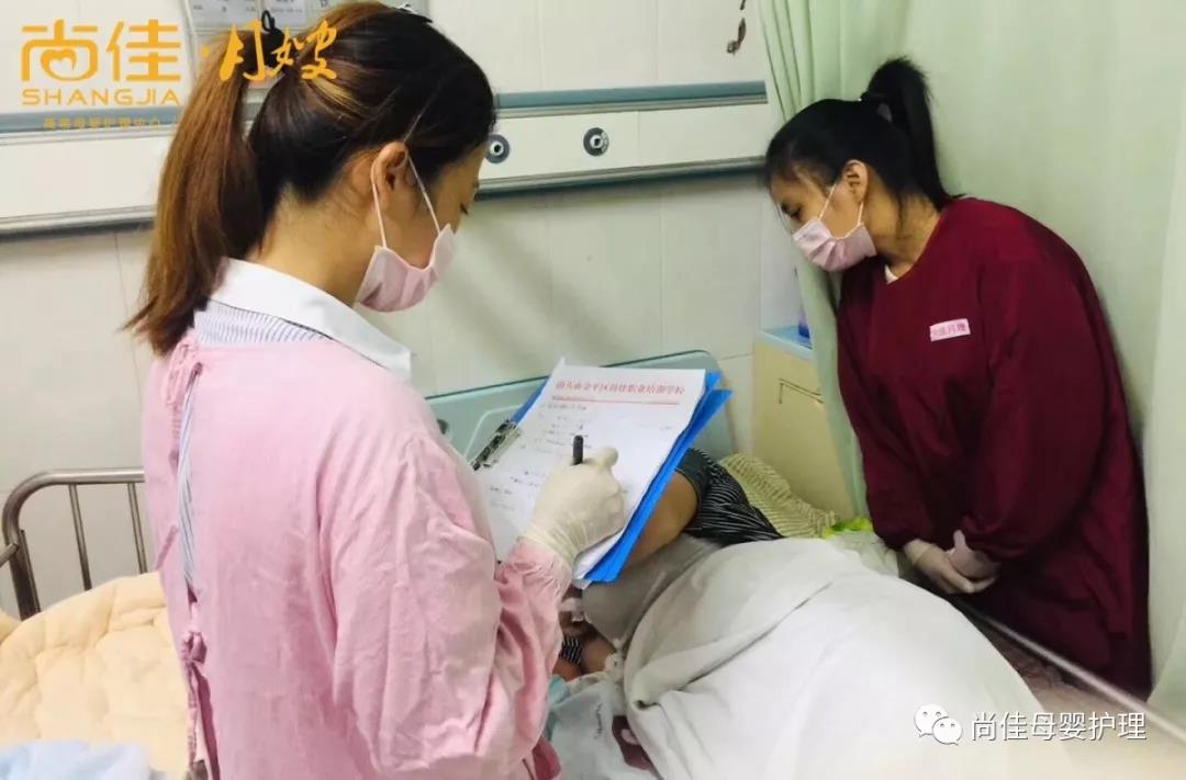 尚佳專業(yè)月嫂丨母乳丨你還認(rèn)為初乳很臟，要擠掉的嗎？